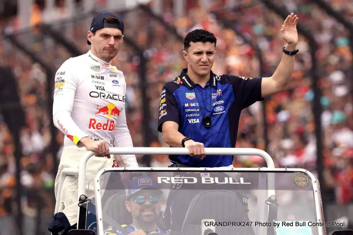 Verstappen-Hadjar-Melbourne-2-2026