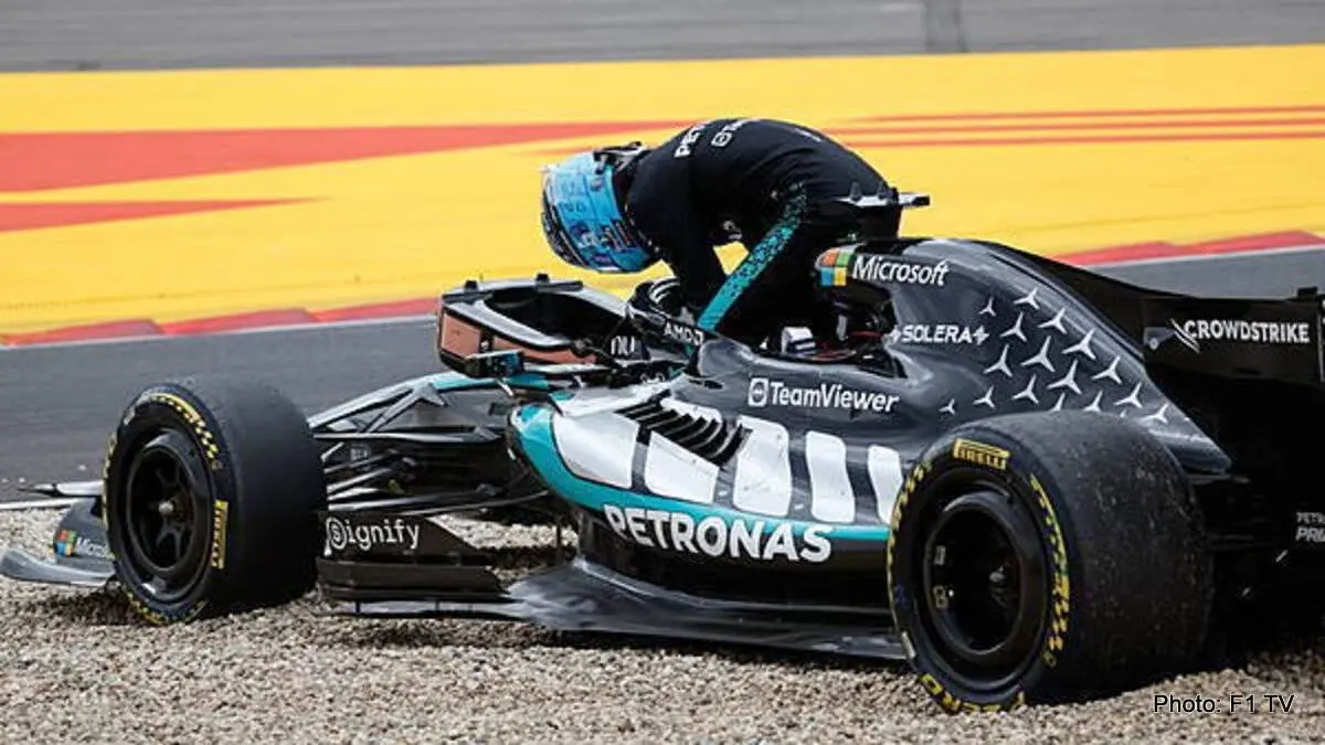 spa f1 george russell crash shunt dnf gravel retire photo