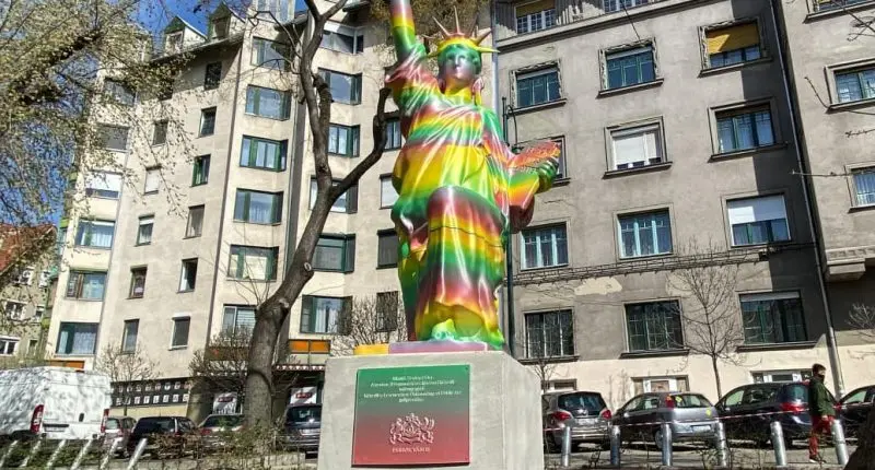 BLM statue budapest2 800x430 1