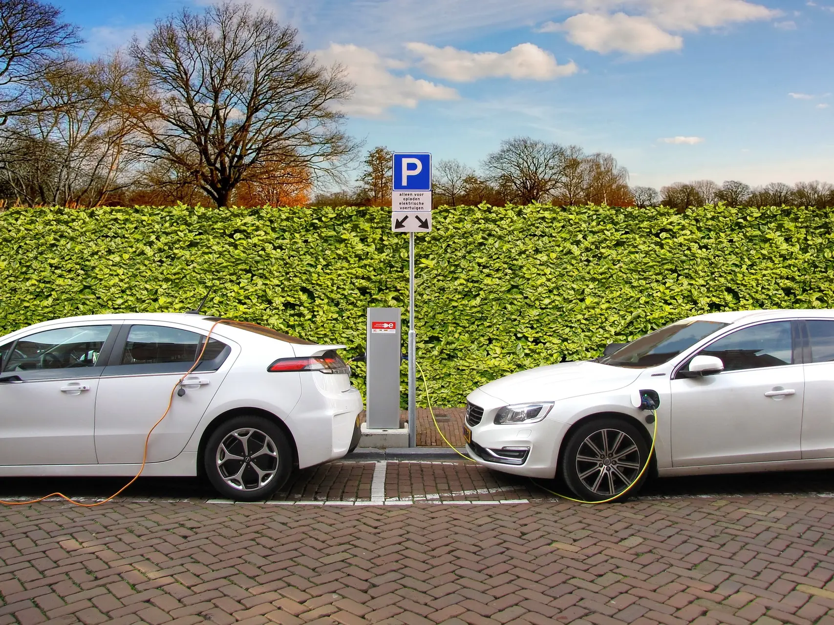 electric car 2783573 1920