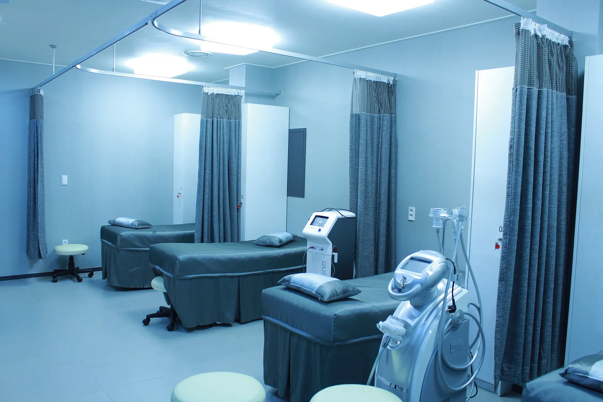 hospital ward 1338585_1920