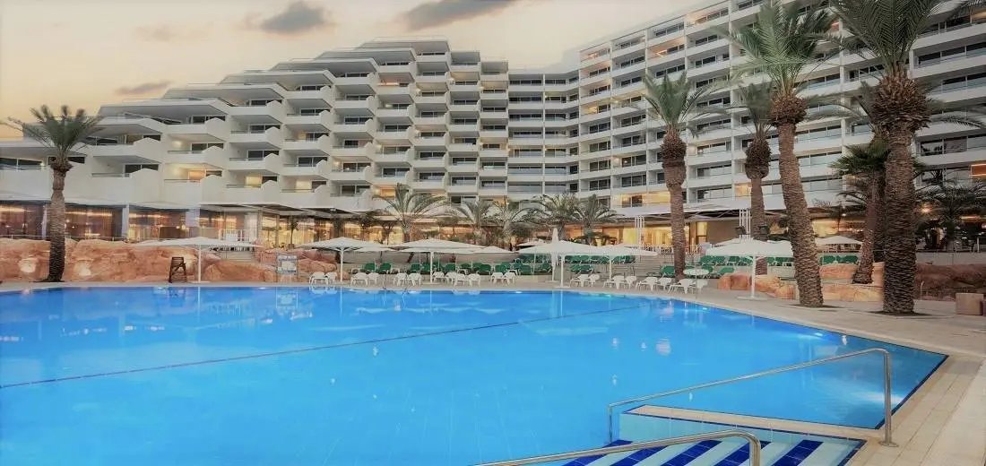 Hotel--pool-pic