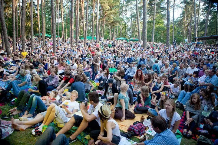 Akacijų alėja Kulautuvoje
