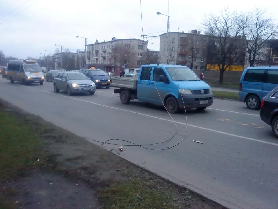 Nutraukti troleibusų laidai