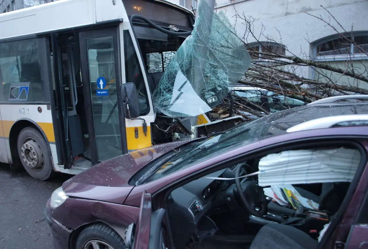 Autobuso avarija 4