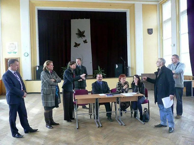 Diskusija dėl pusiaukelės namų
