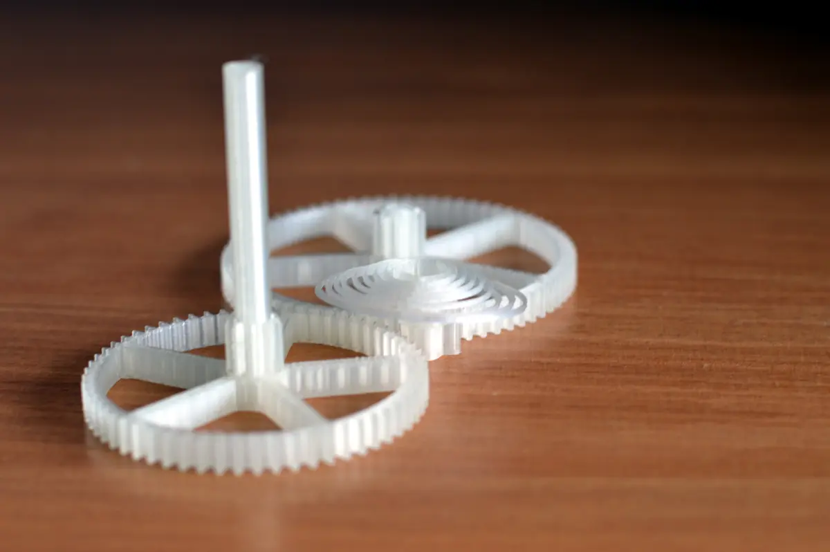 Mechaninio laikrodžio dalys atspausdintos 3D spausdintuvu