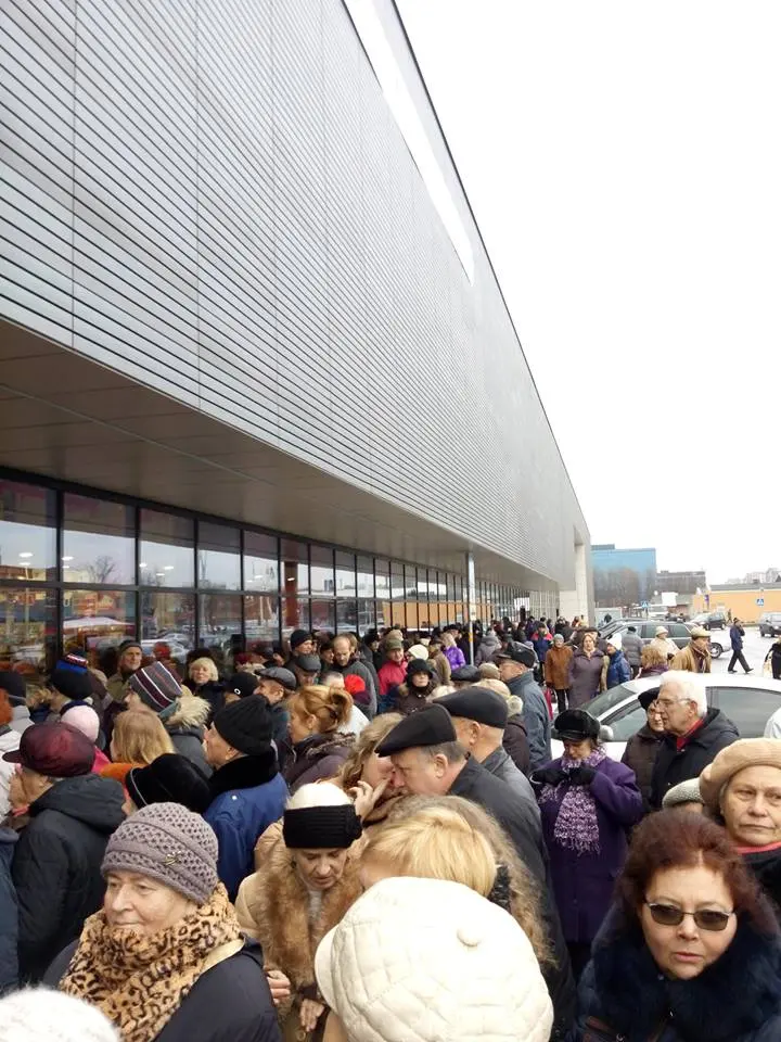 Kauniečiai sugūžėjo į naujo prekybos centro atidarymą