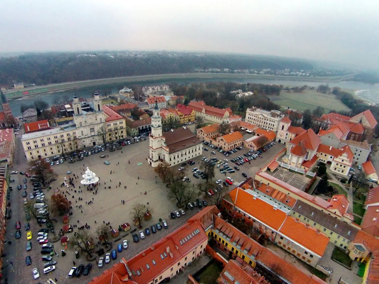 Eismas Rotušės aikštėje