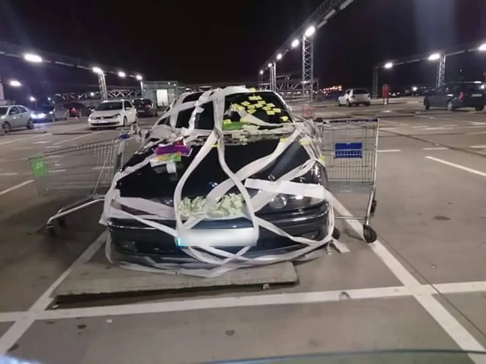 Apvyniotas BMW 01 (be numerių)