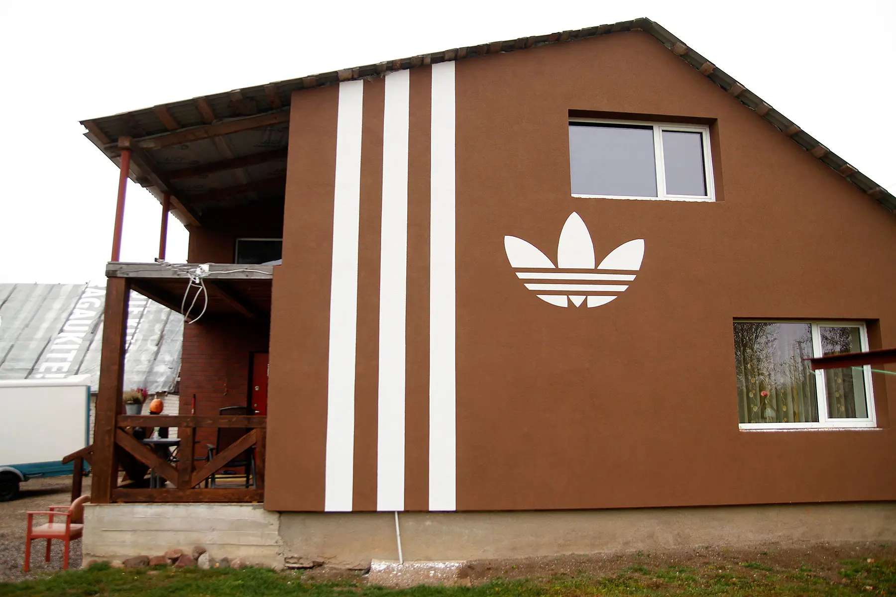 „Adidas“ namas