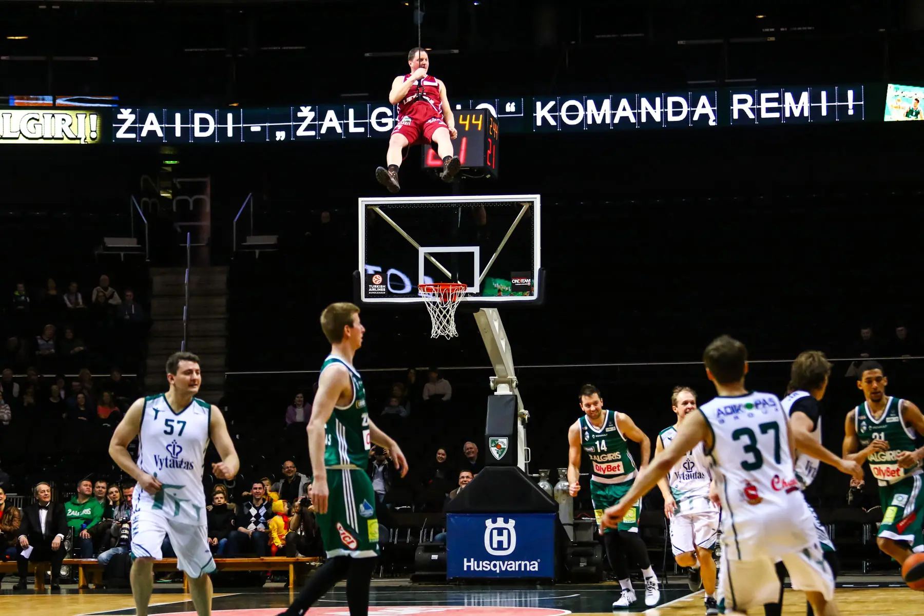 Teatralų ir Kauno "Žalgirio" varžybos