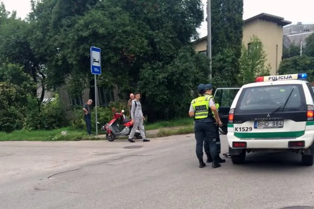 Policijos ir motorolerio avarija