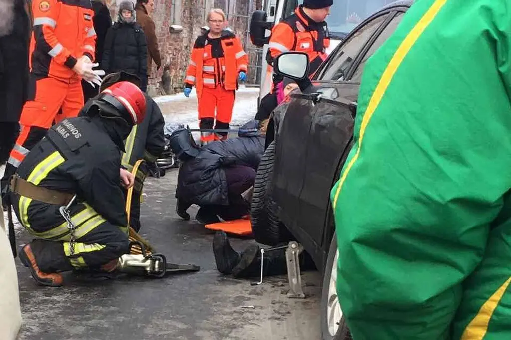 Senamiestyje automobilis pervažiavo moterį