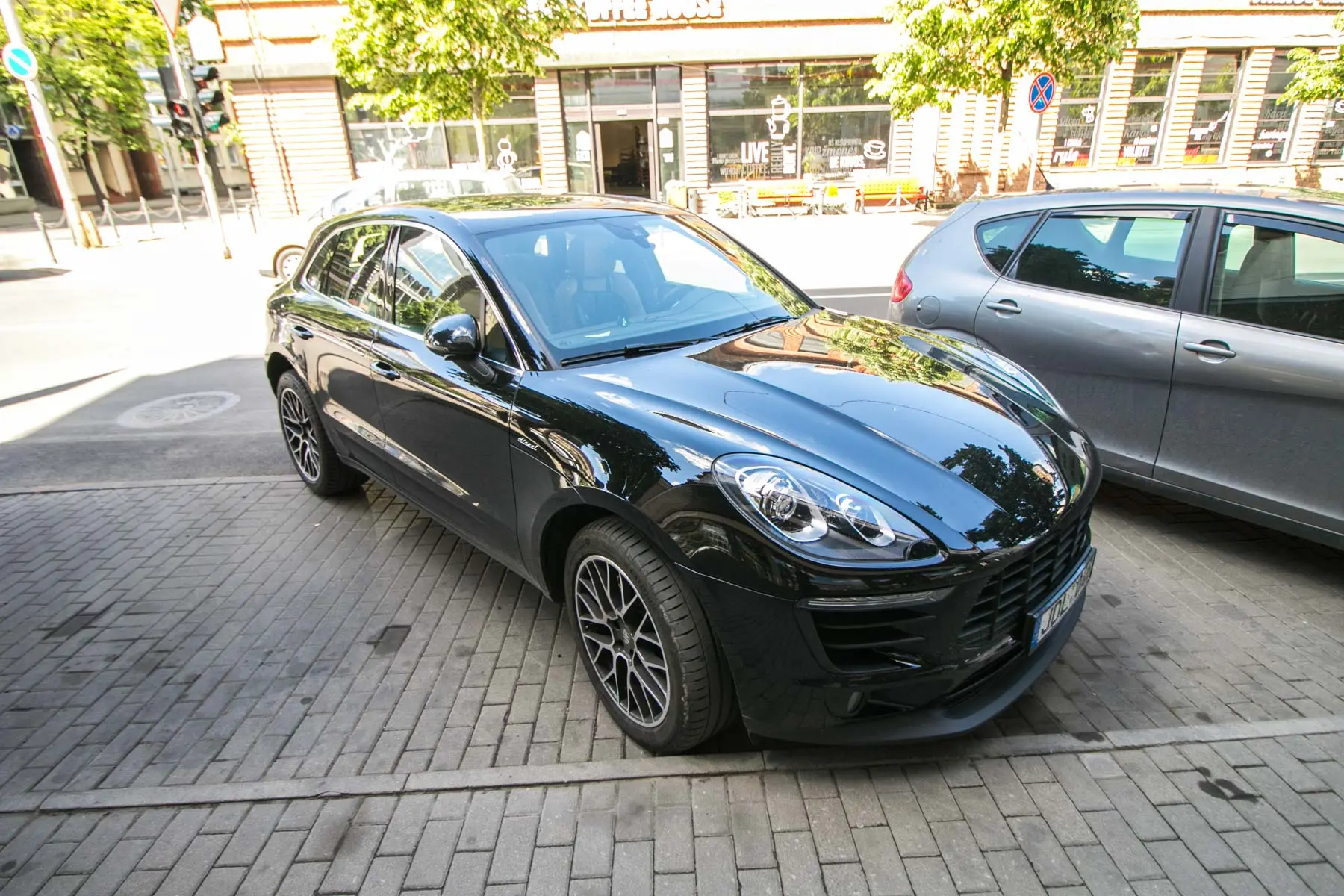 Prabangūs automobiliai Kauno gatvėse