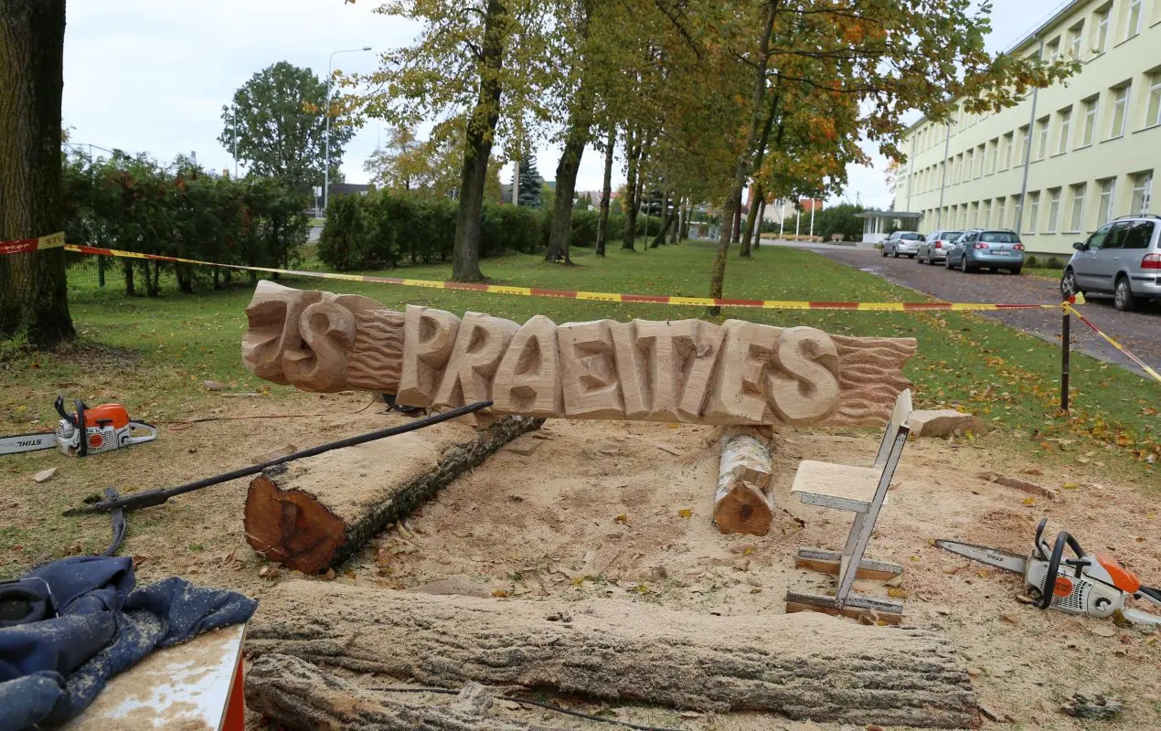 Himnas iš medžio