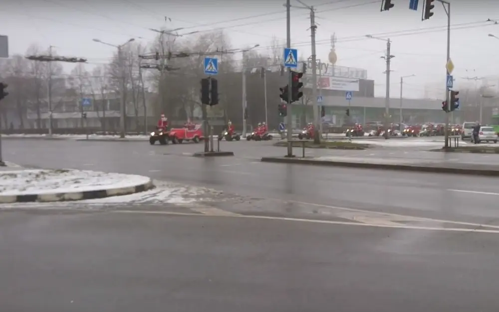 Kalėdų seneliai su keturračiais