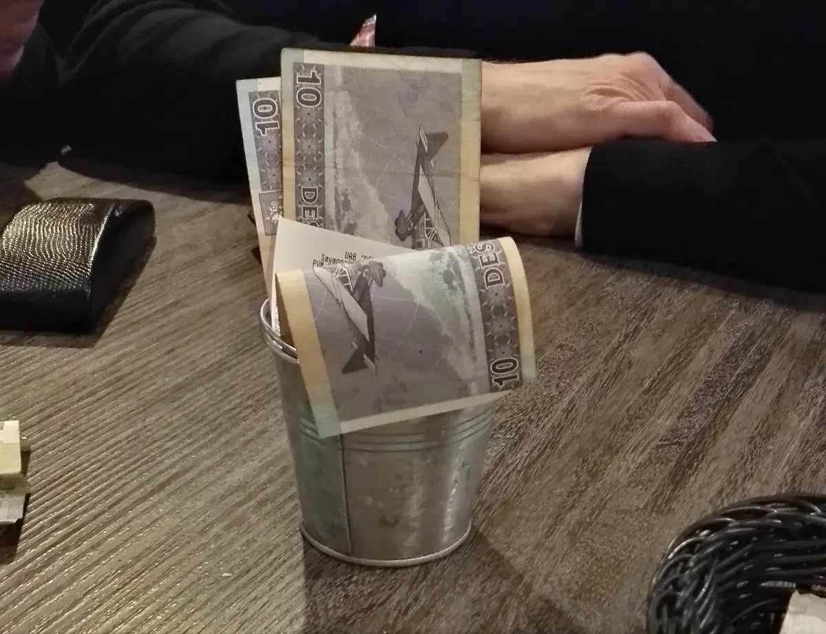 Restorane nusprendė atsiskaityti litais