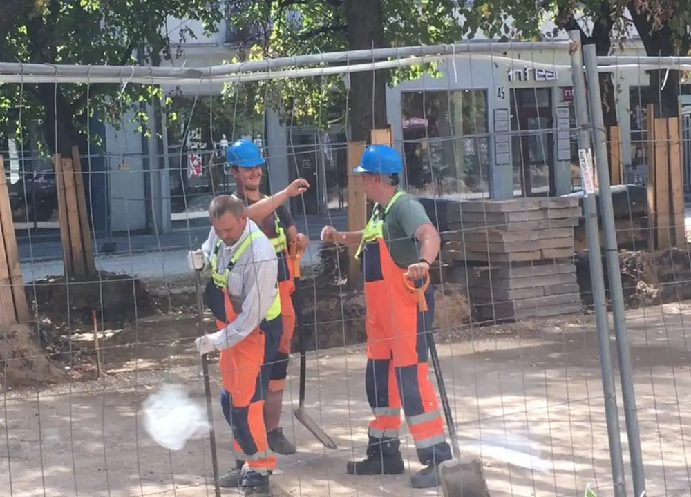 Darbininkai Laisvės alėjoje