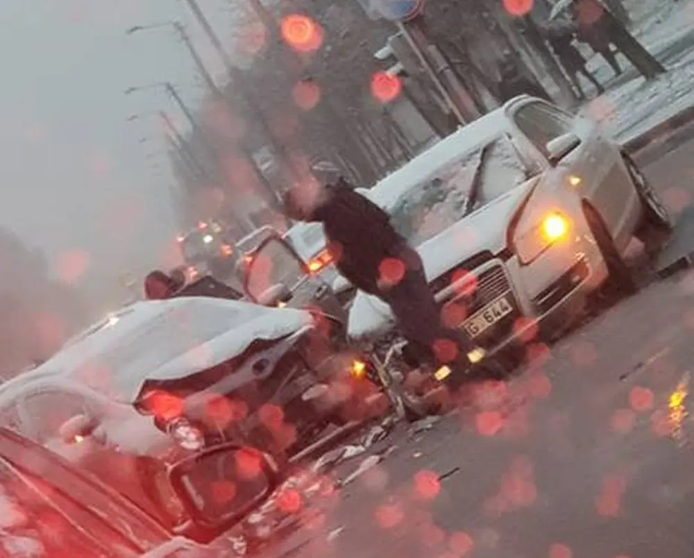 Avarijos iškritus pirmajam sniegui