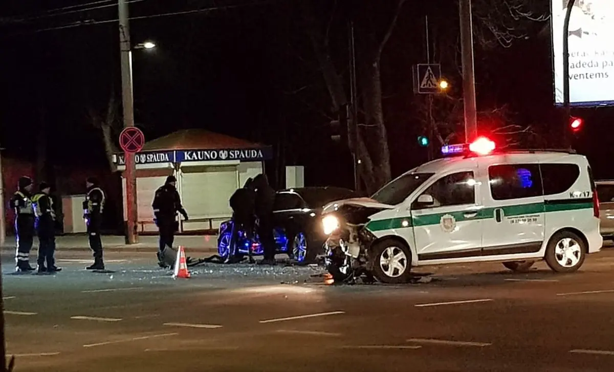 Policijos ekipažo avarija Savanorių prospekte