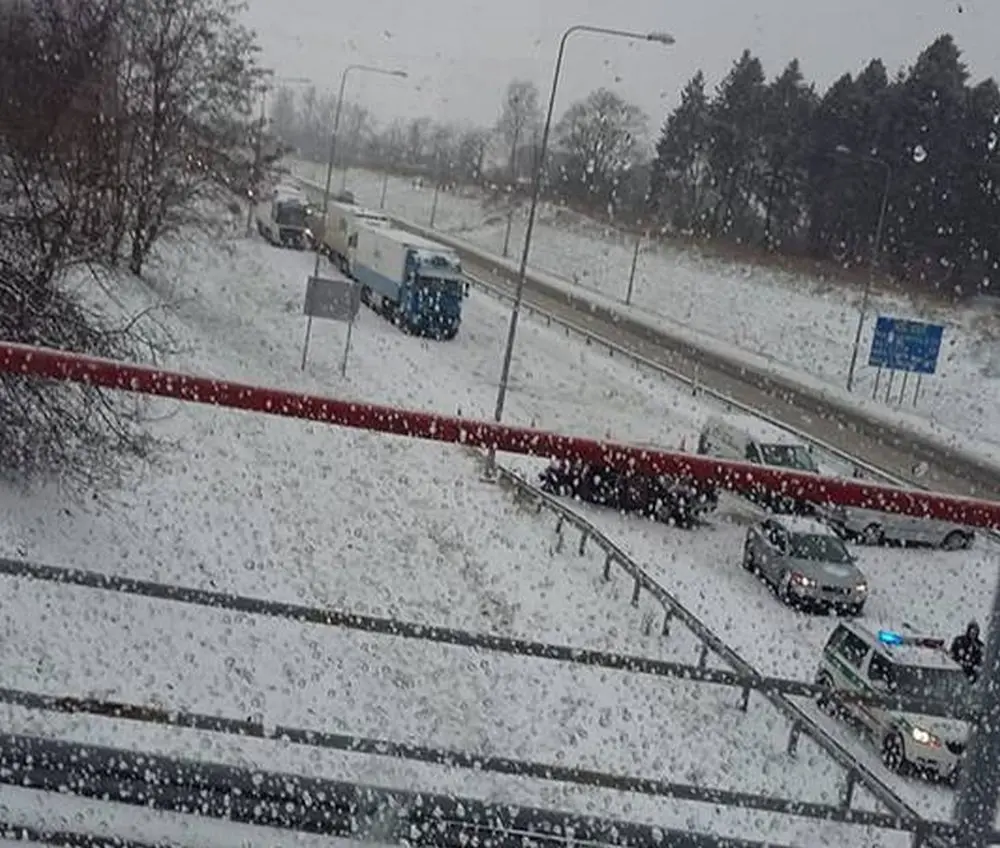 Avarija vakariniame aplinkkelyje