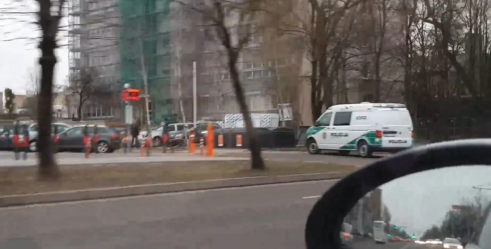 Policijos apsuptas namas
