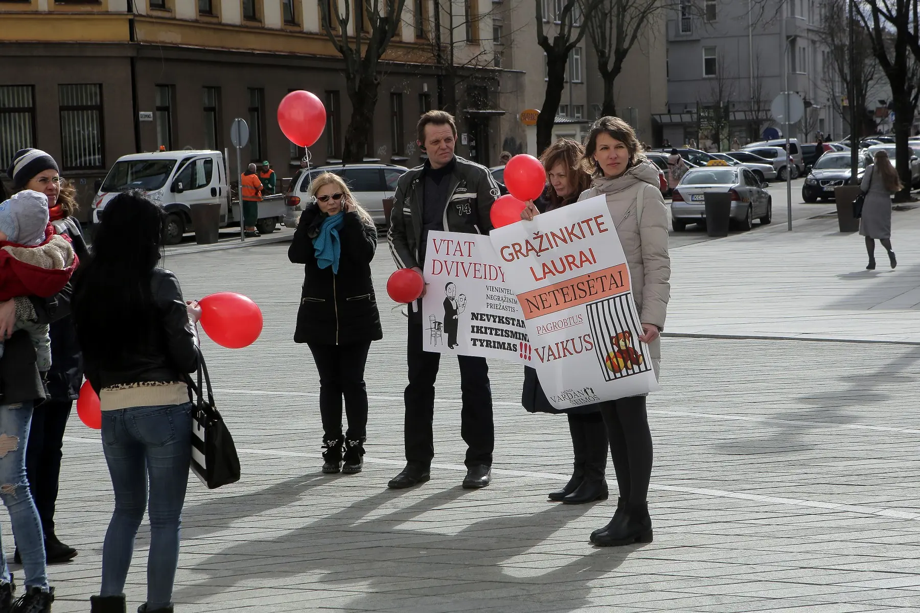 Piketas prie Kauno vaikų teisių apsaugos tarnybos skyriaus