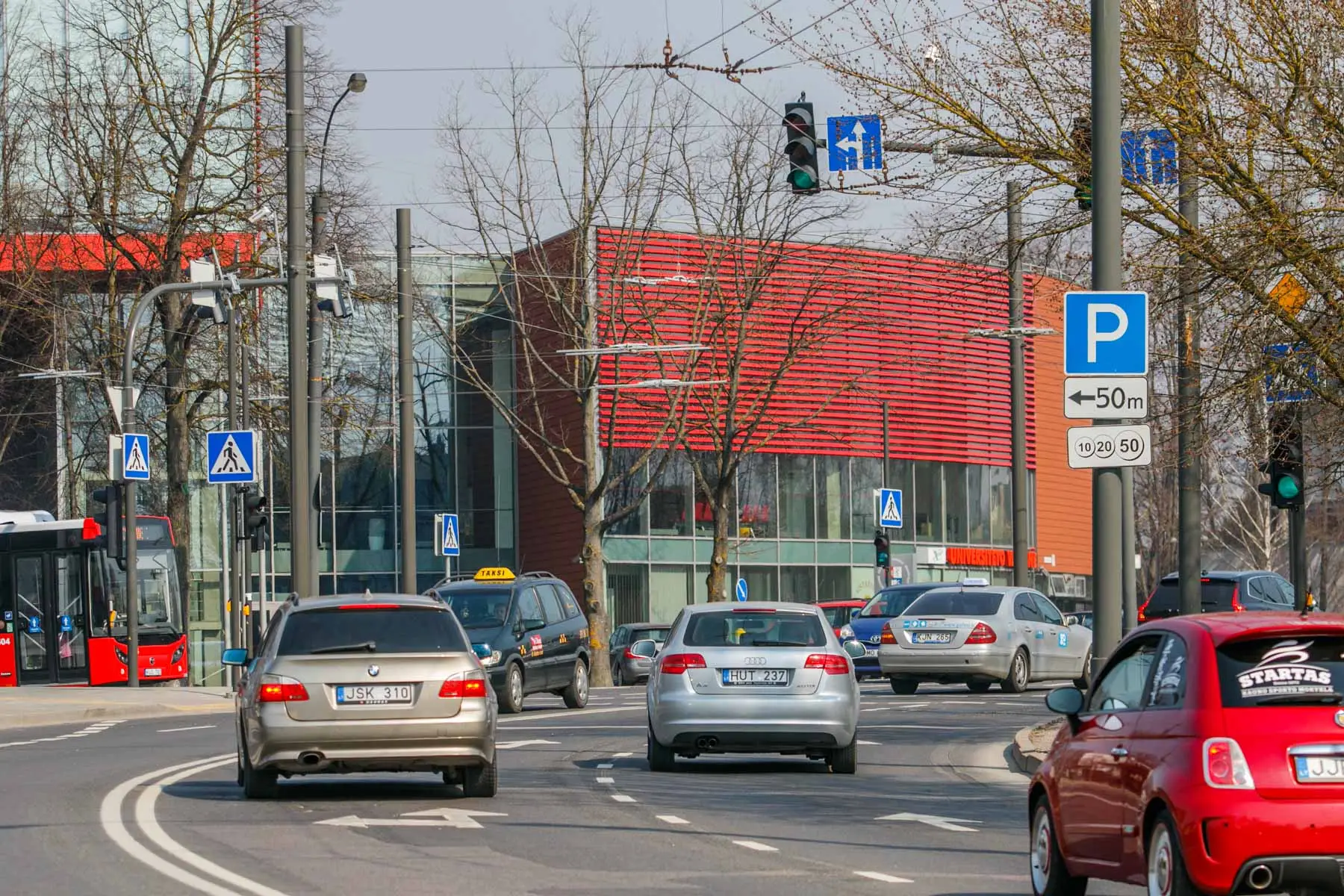 Naujas šviesoforas Sukilelių pr.