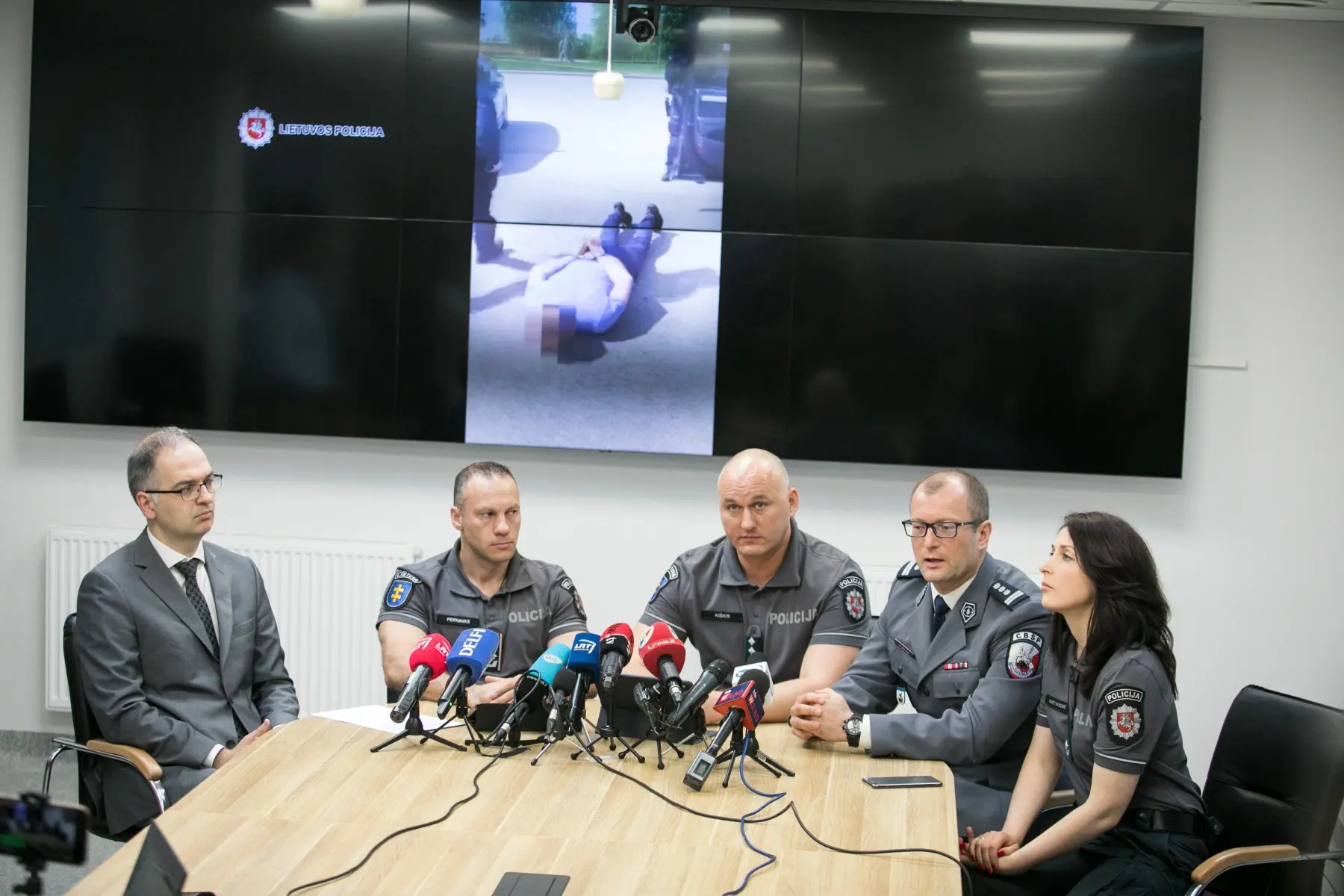 Policijos spaudos konferencija dėl tarptautinės grupuotės
