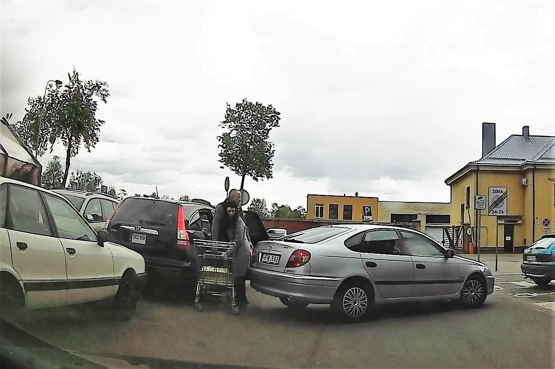Incidentas „Hyper Maxima“ automobilių stovėjimo aikštelėje