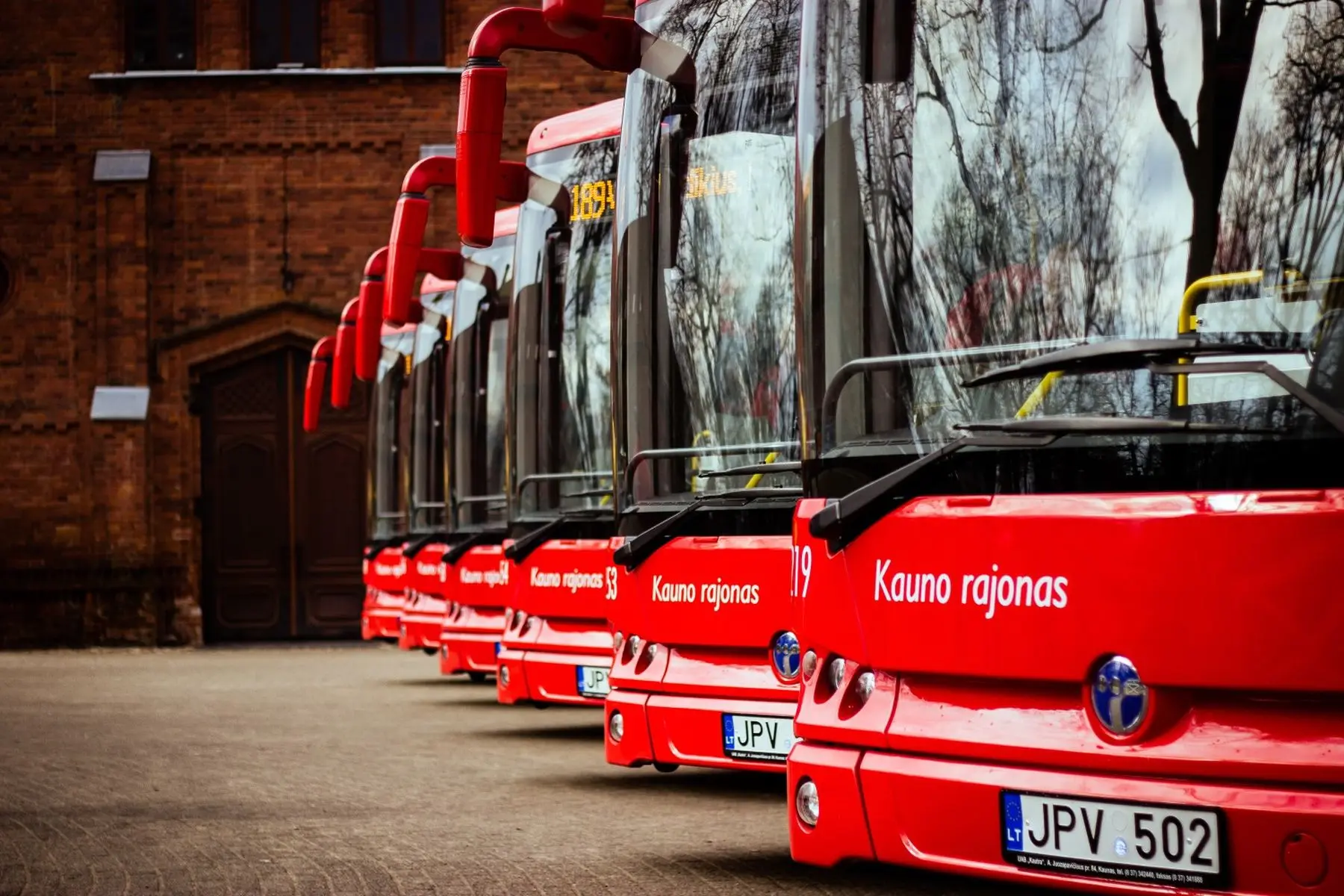 Autobusai vešiantys į Akacijų alėją