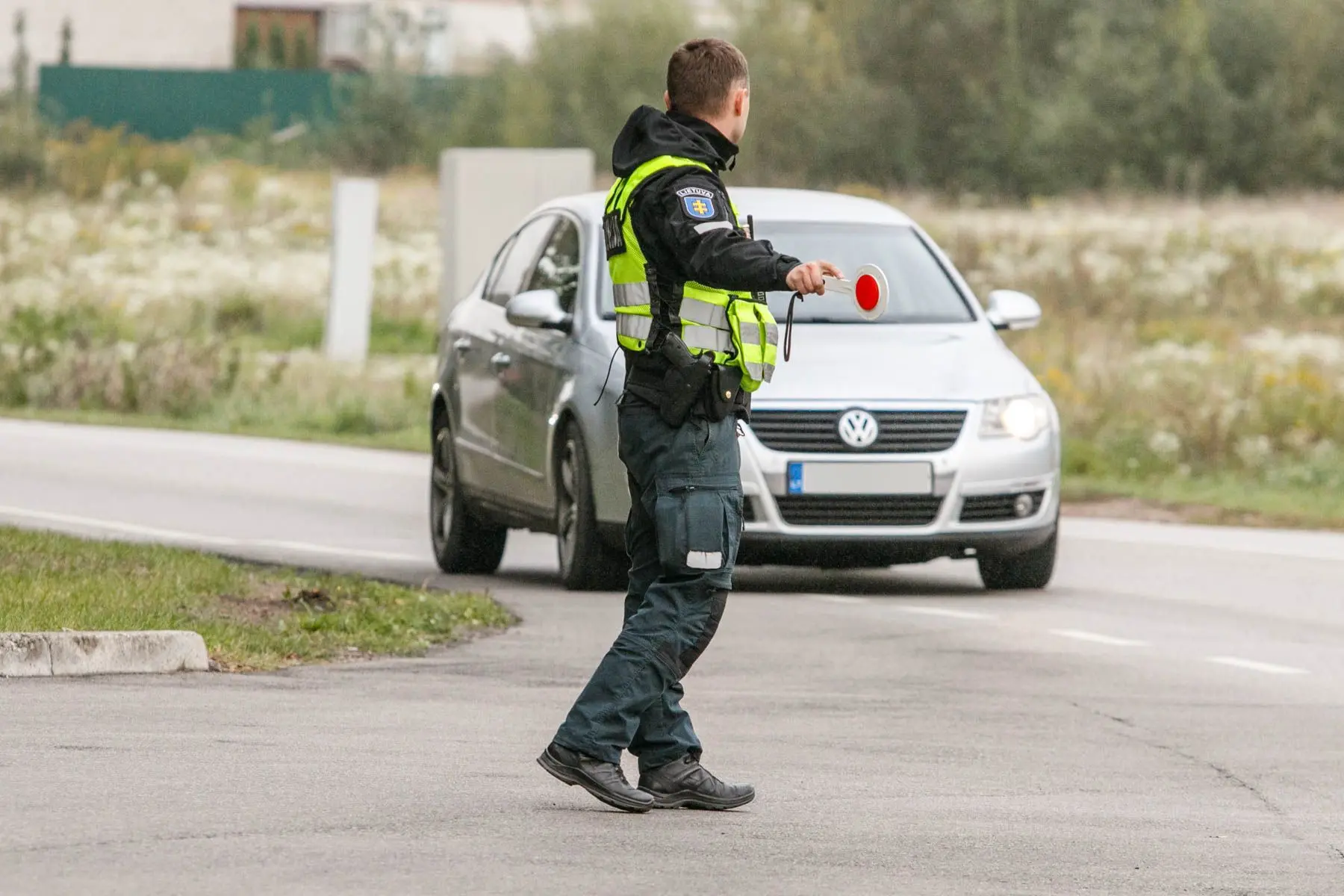 Policijos reidas, stabdomas automobilis, pareigūnas