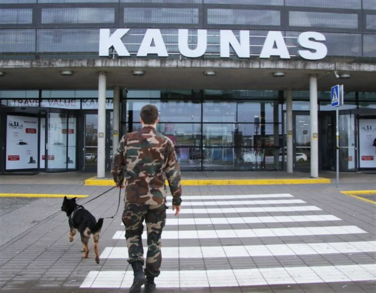 karys, oro uostas