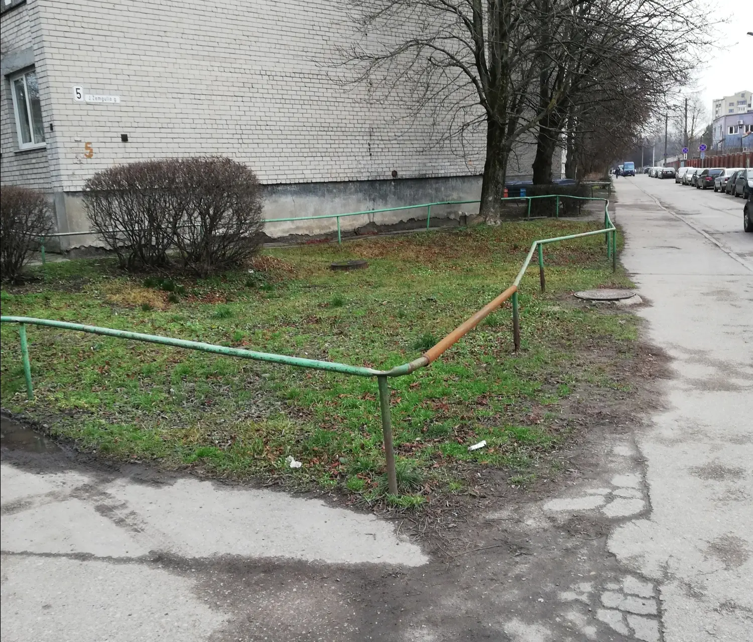 Seni turėklai Žaliakalnyje