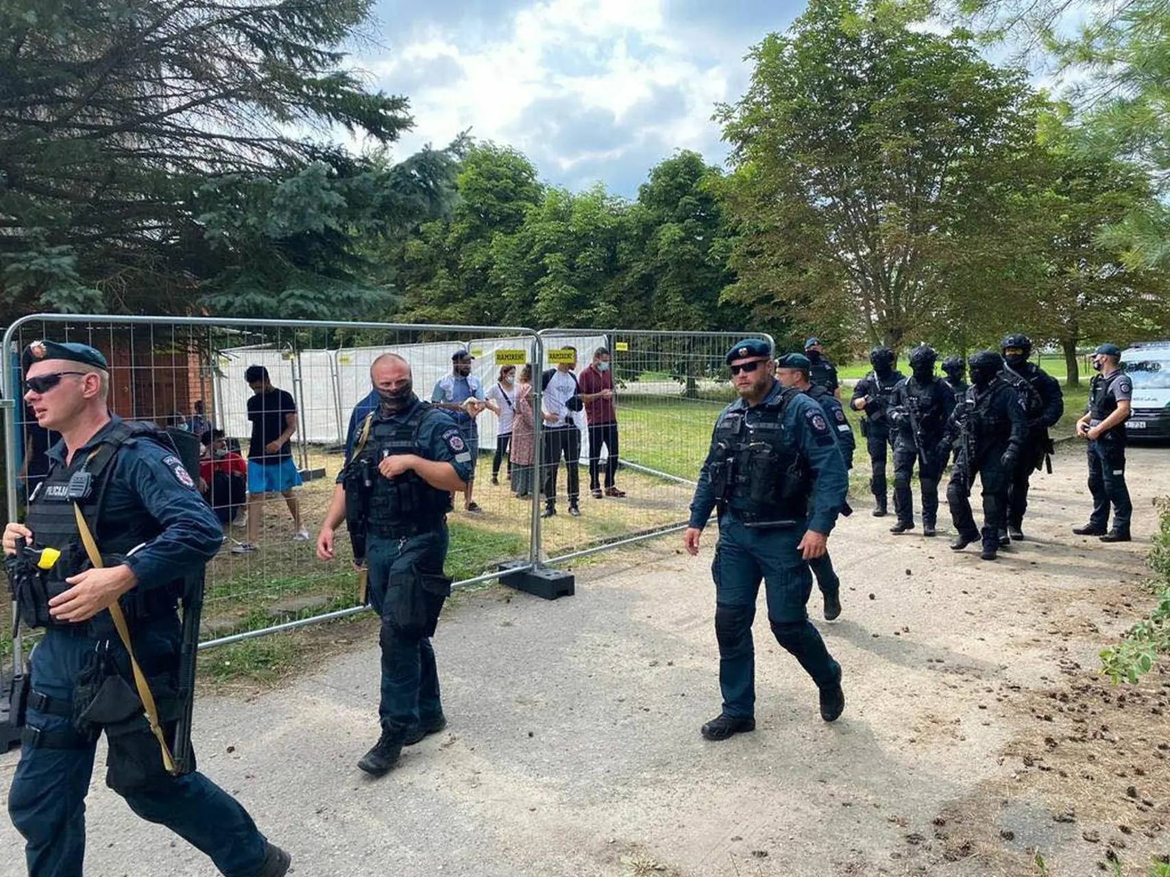 Iš Lazdijų pabėgo 6 migrantai