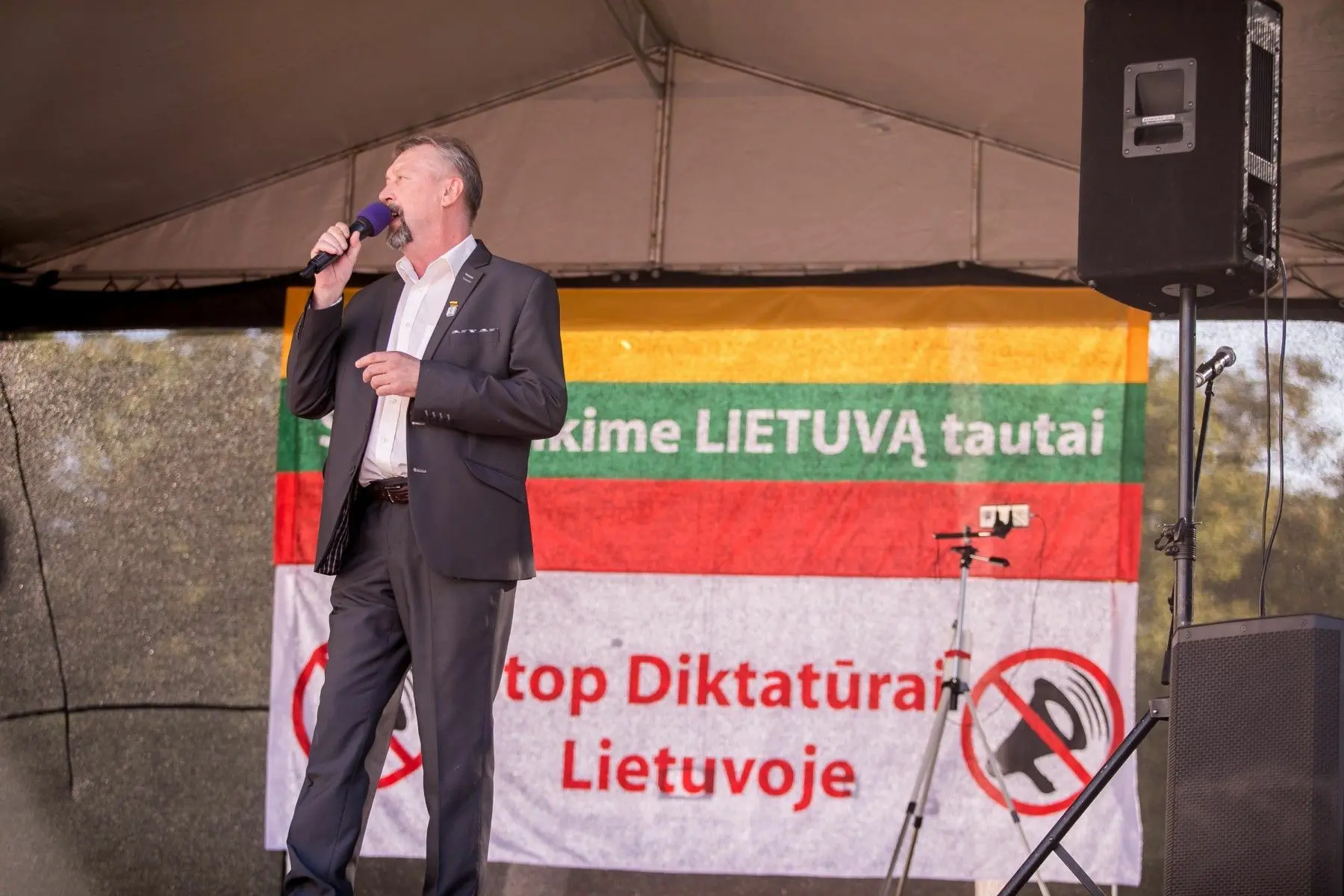 Šeimų sąjūdžio mitingas prie Katedros / DELFI nuotr.