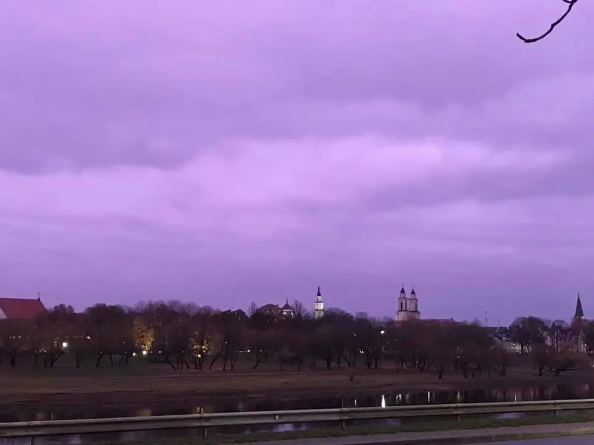 Violetinis dangus Kaune
