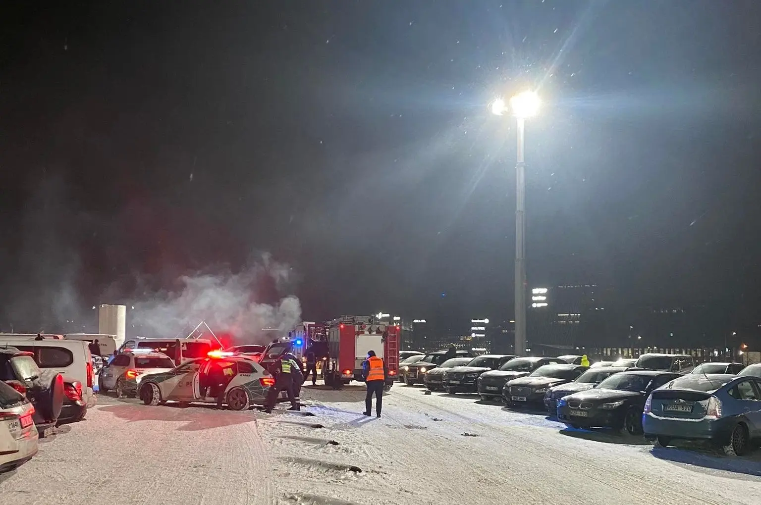 Prie „Žalgirio“ arenos degė automobilis