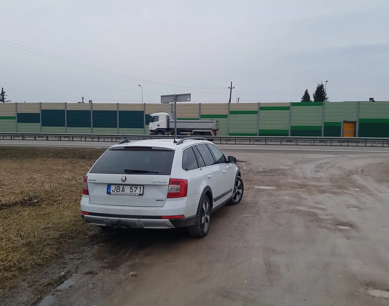 Užkliuvo nežymėto policijos automobilio darbas