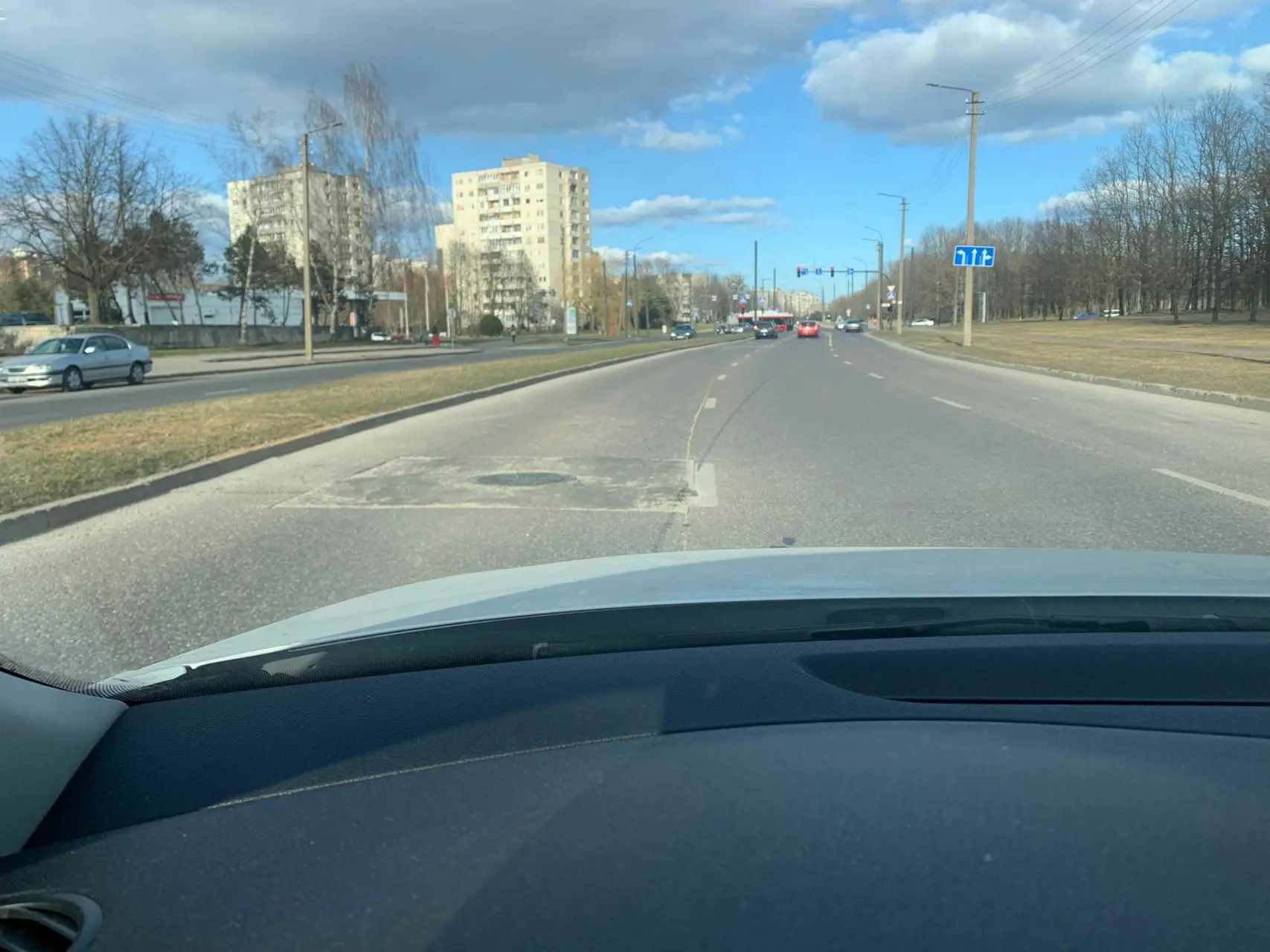 Užbetonuoti P. Lukšio gatvės šuliniai / Skaitytojų nuotr.