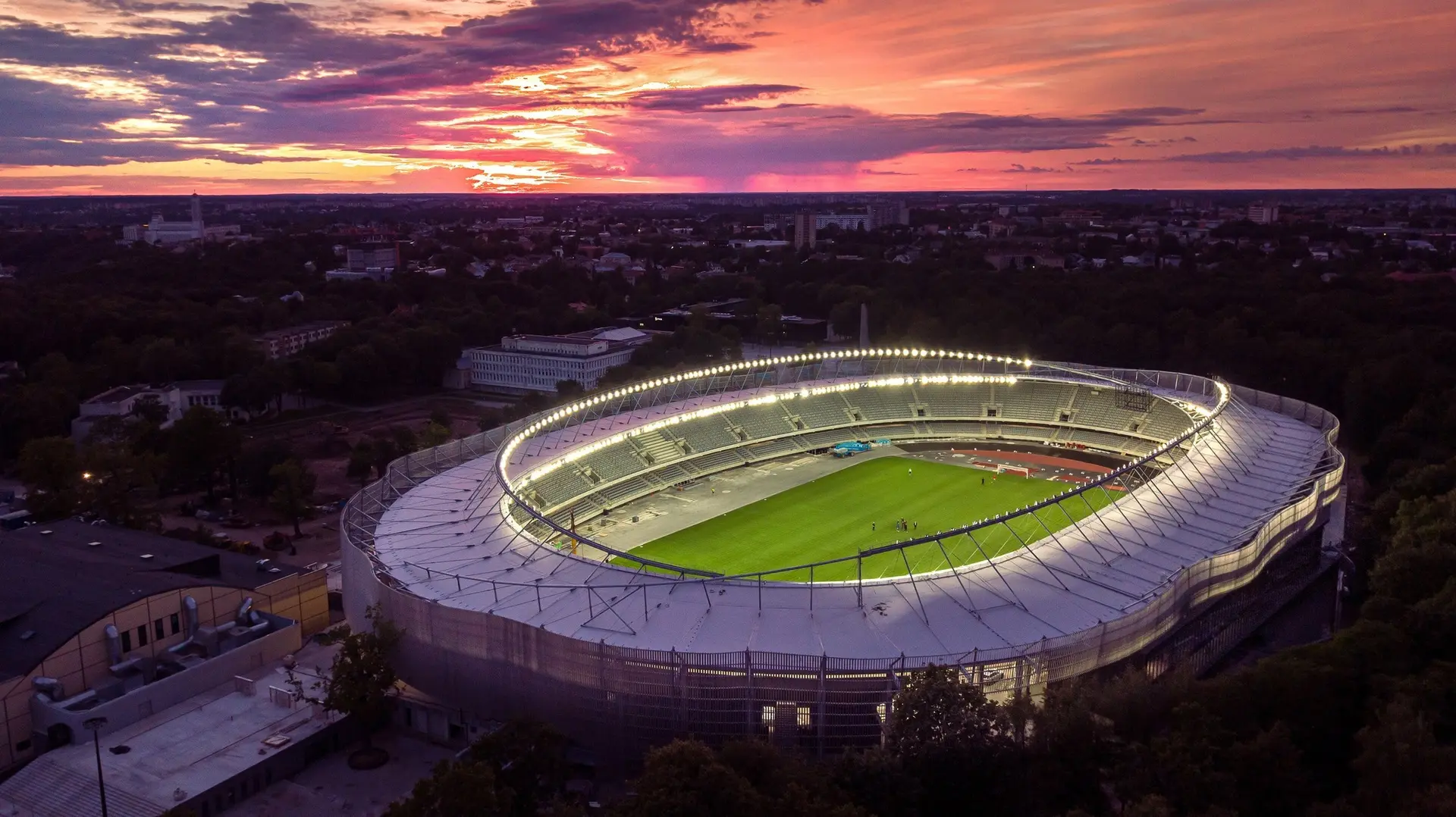 Dariaus ir Girėno stadione išbandyti prožektoriai