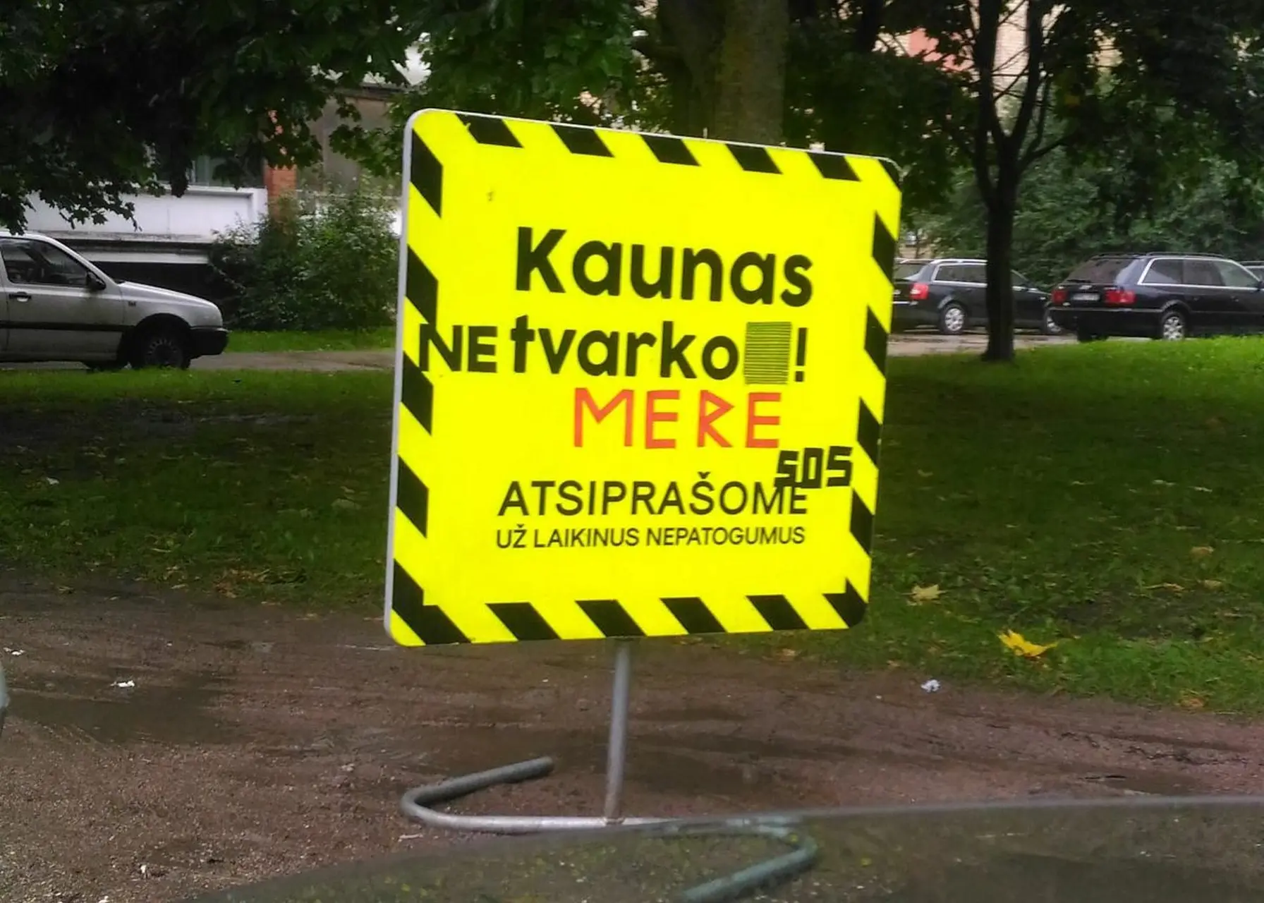 Kaunas nesitvarko, ženklas