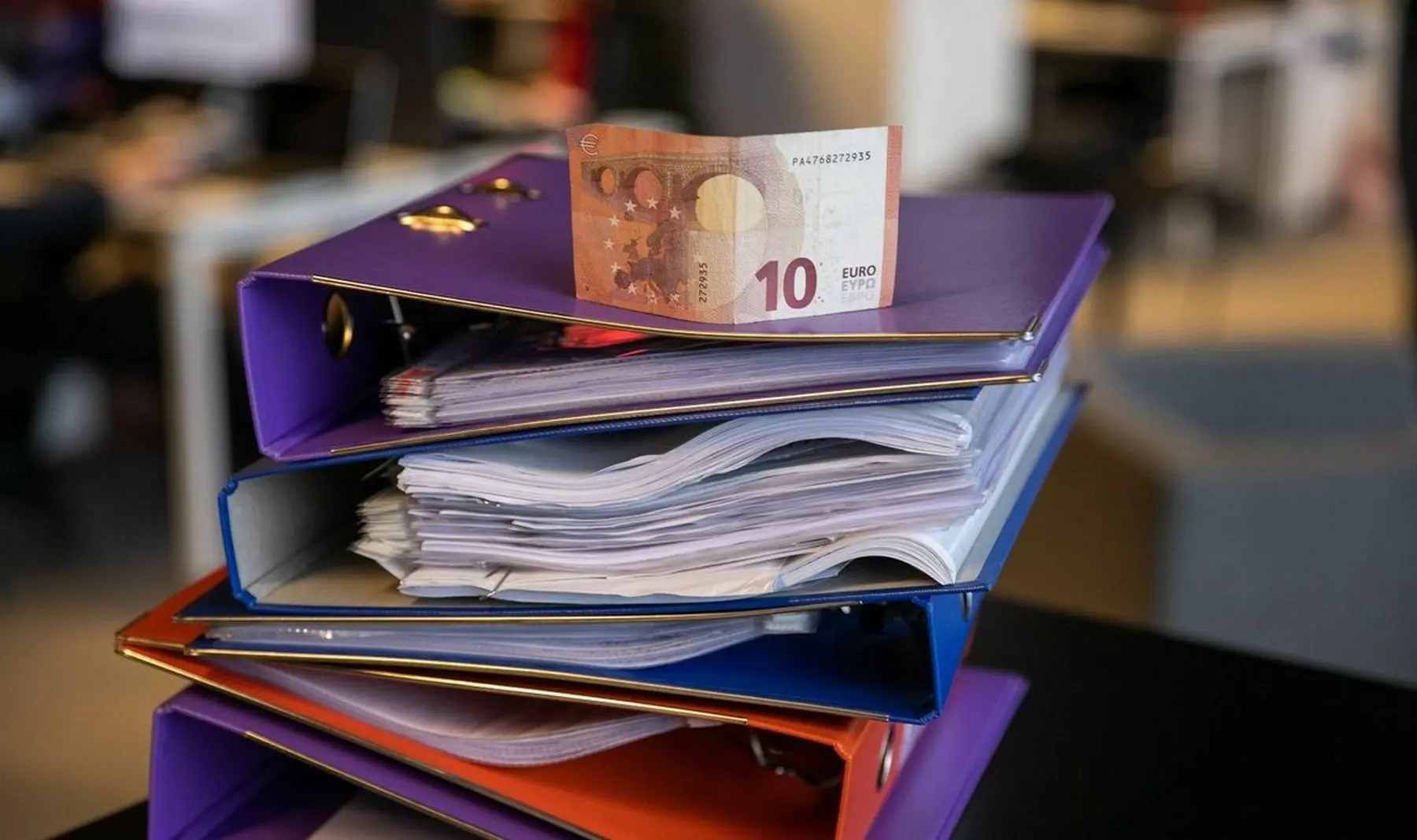 individuali veikla, pinigai, dokumentai