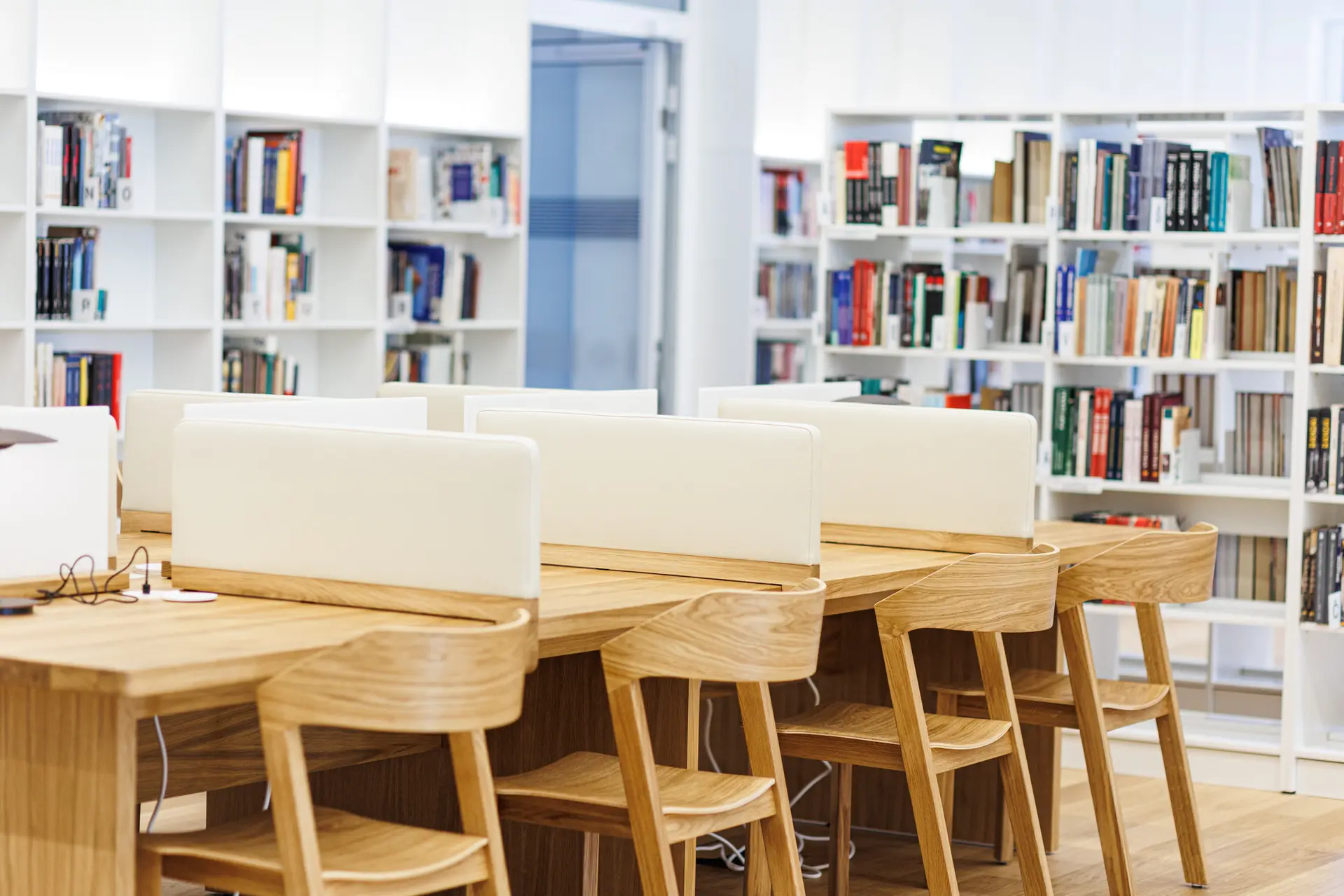 Atidaroma atnaujinta Ąžuolyno biblioteka