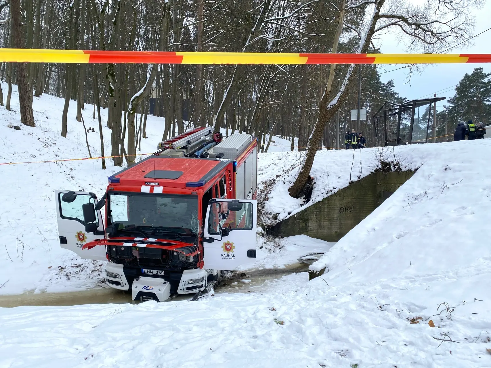 Ugniagesiai pateko į eismo įvykį-scaled