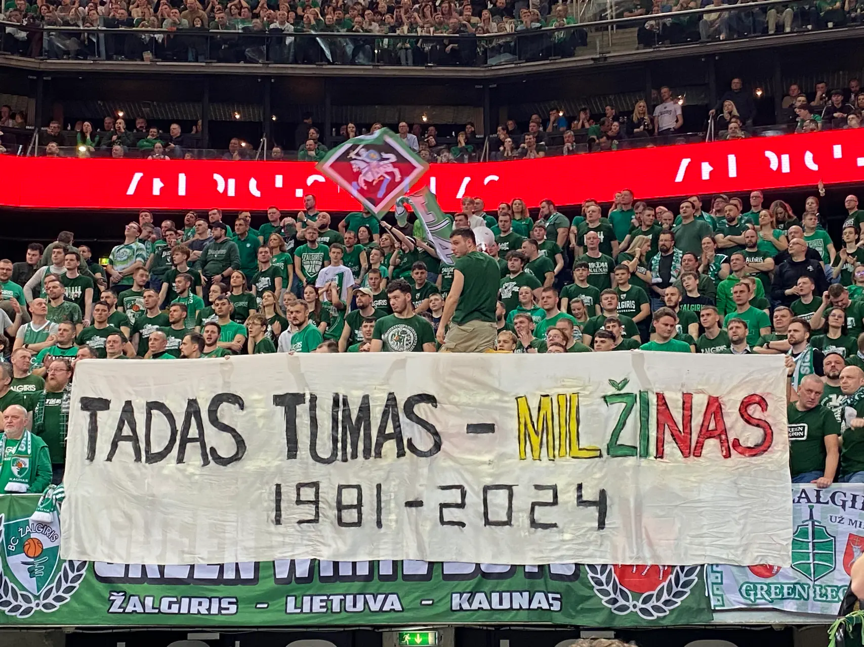 „Green White Boys“, T. Tumas