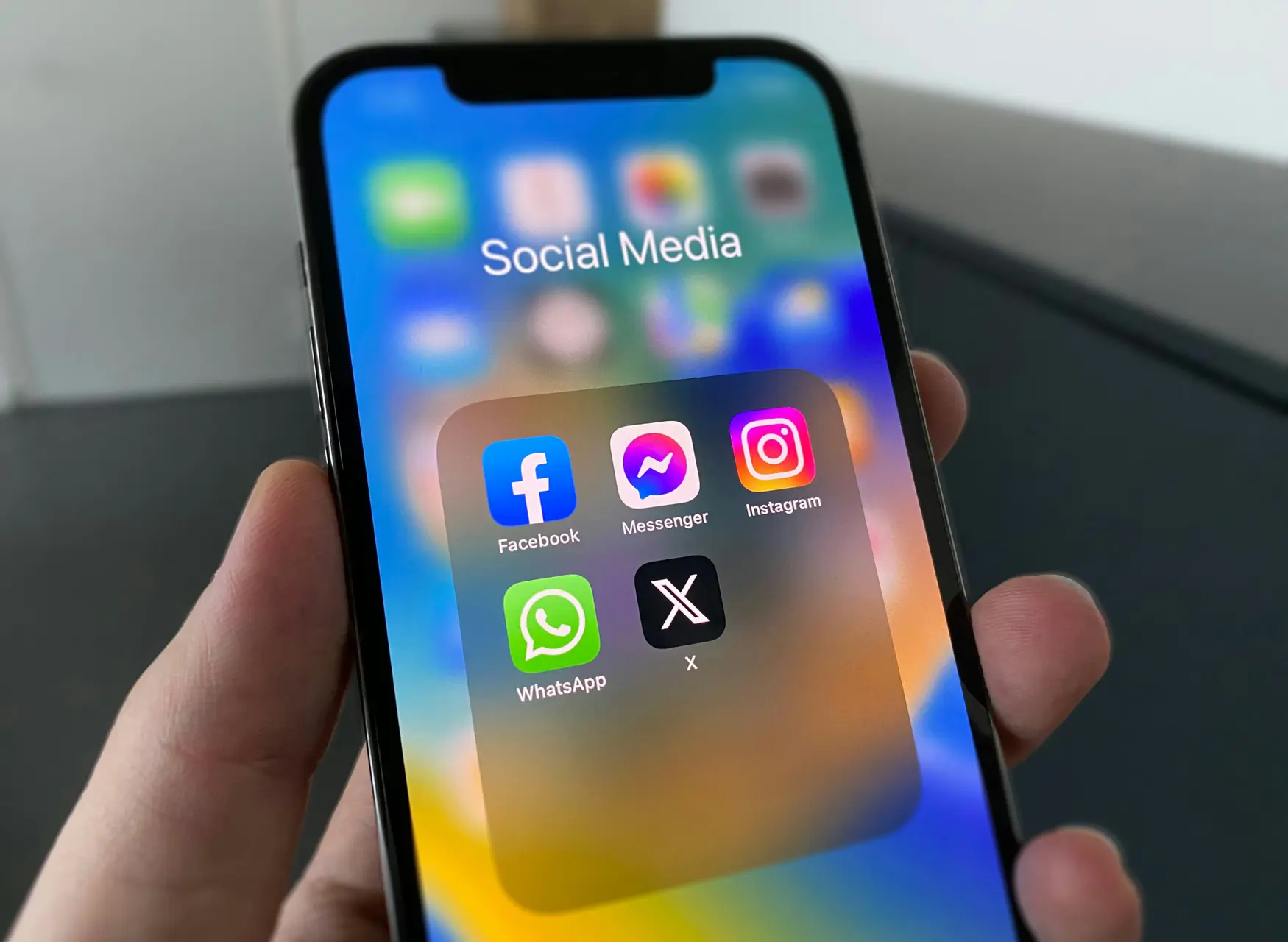 Socialiniai tinklai telefone / Bendrovės nuotr.