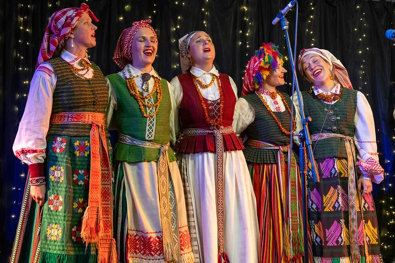 Melburno lietuvių folkloro grupė „Pamesta Klumpė“./Organizatorių nuotr.