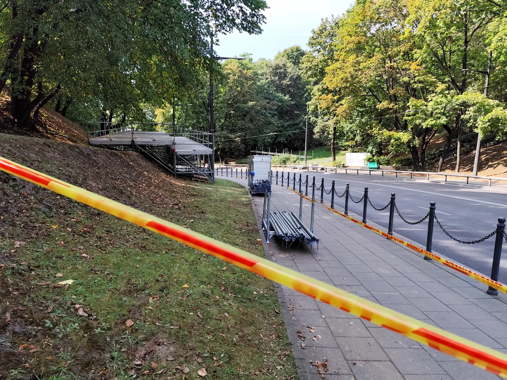 Laikinai uždaromas eismas parodos kalnu / R. Tenio nuotr.
